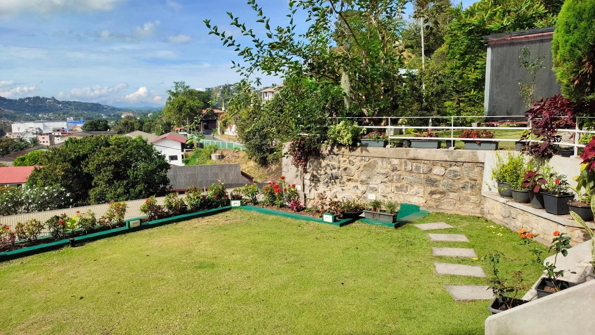 Marvel Hills Kandy